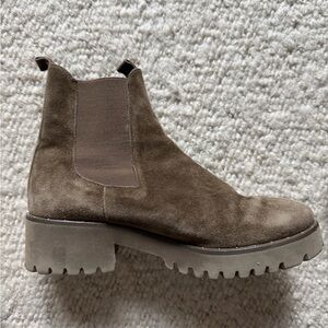 FREDA SALVADOR Brooke Rain Resistant boots size 8